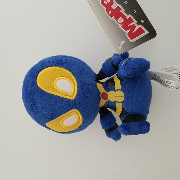 Lot of 3 Marvel Funko Mopeez plushies (blue Deadpool, yellow Deadpool, Vision) - Picture 4 of 8